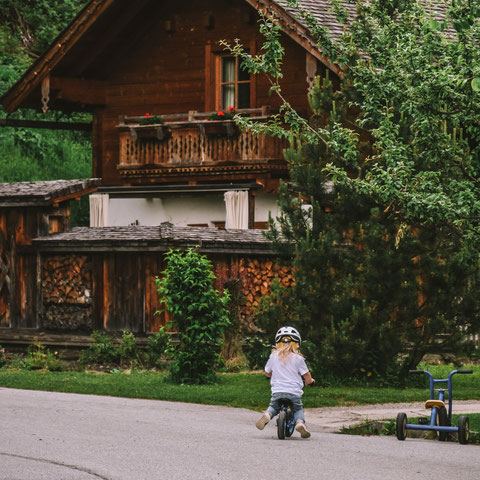 Feriendorf Holzleb’n, Familienhotel - Grossarl- Urlaub in Salzburg/Österreich … Member of Mountain Hideaways - die schönsten Hotels in den Alpen ©Mela Hipp