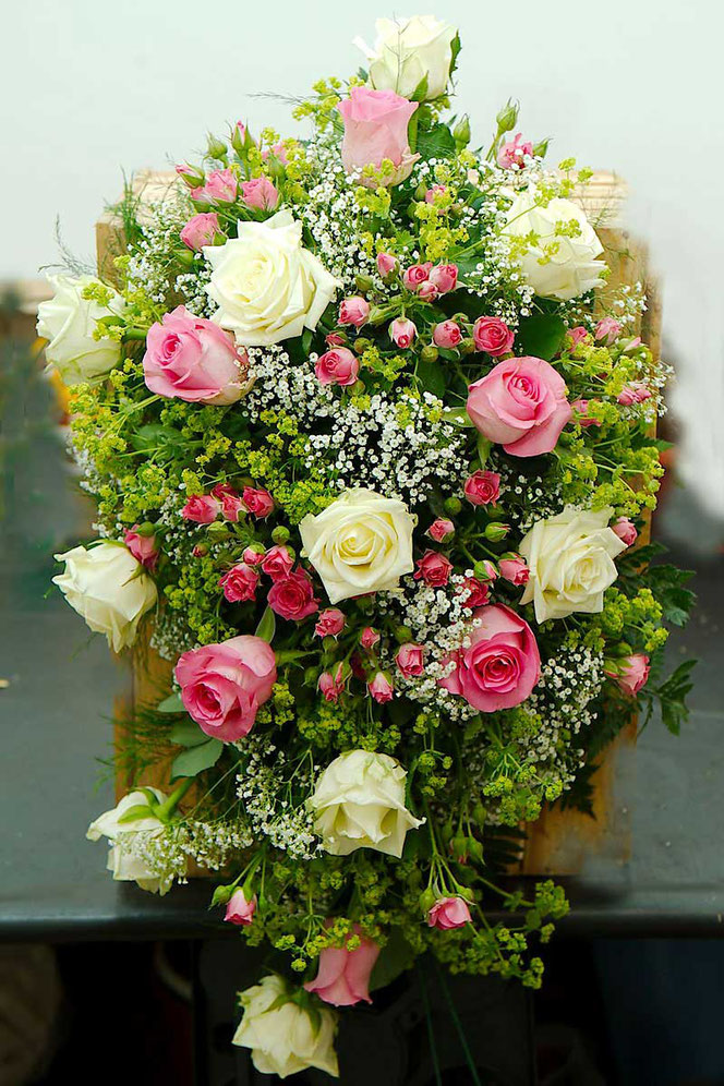 Autoschmuck mit Blumen Hochzeitsfloristik Wien